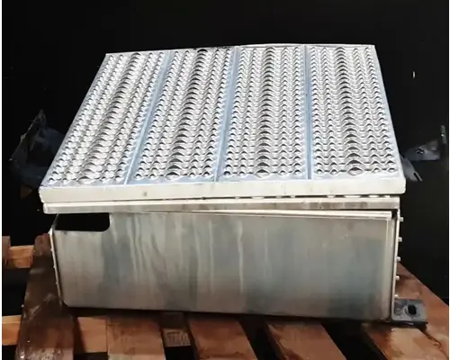 PETERBILT 579 Battery Boxes