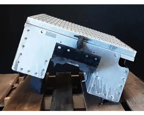 PETERBILT 579 Battery Boxes
