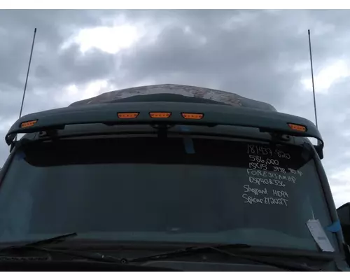 PETERBILT 579 CAB CLIP