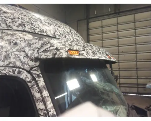 PETERBILT 579 CAB CLIP