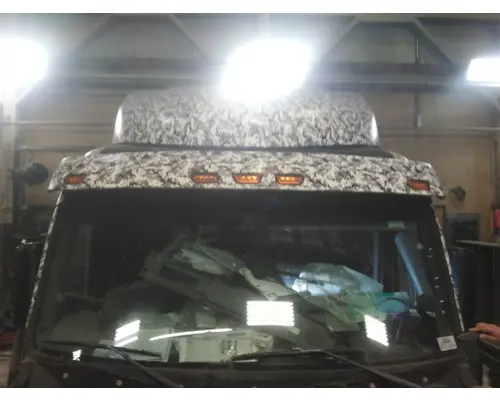 PETERBILT 579 CAB CLIP