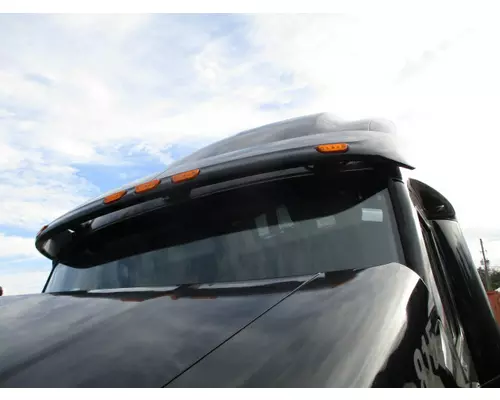 PETERBILT 579 CAB CLIP