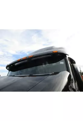 PETERBILT 579 CAB CLIP