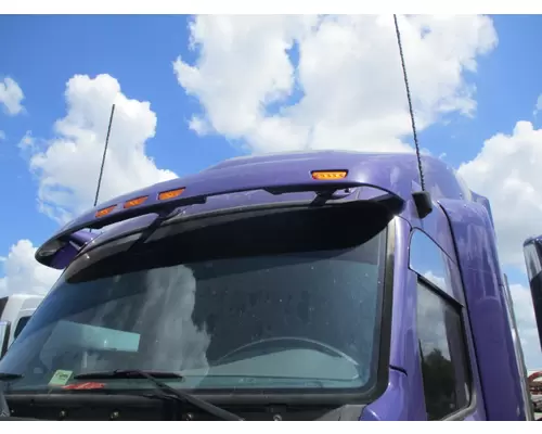 PETERBILT 579 CAB CLIP