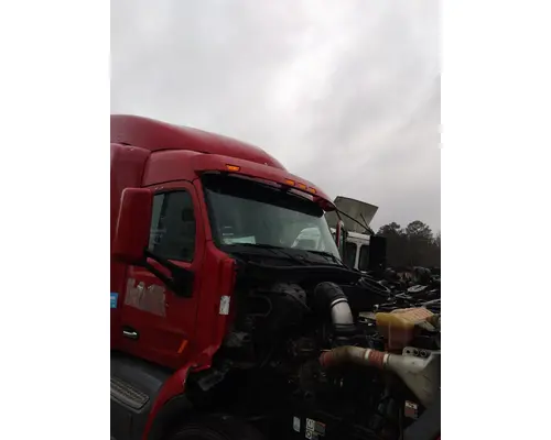 PETERBILT 579 CAB CLIP