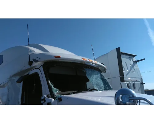 PETERBILT 579 CAB CLIP