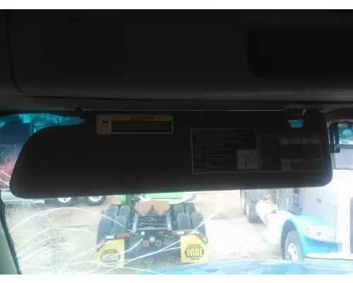 PETERBILT 579 CAB CLIP