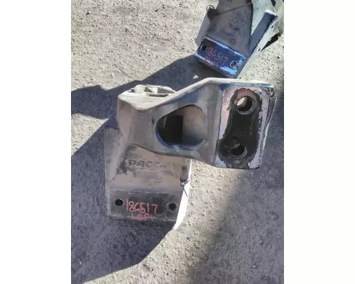 PETERBILT 579 CAB MOUNT,BRACKET