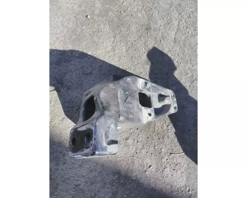 PETERBILT 579 CAB MOUNT,BRACKET