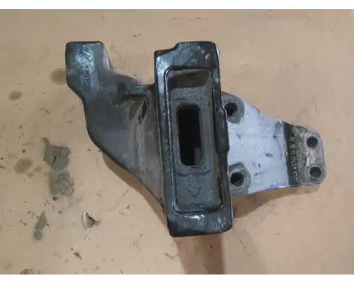 PETERBILT 579 CAB MOUNT,BRACKET