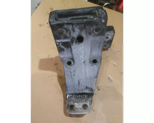 PETERBILT 579 CAB MOUNT,BRACKET