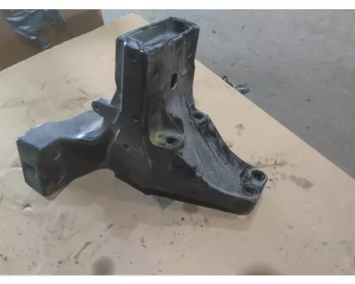 PETERBILT 579 CAB MOUNT,BRACKET