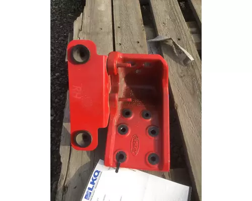 PETERBILT 579 CAB MOUNT,BRACKET