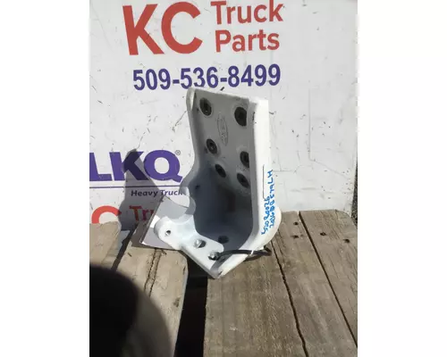 PETERBILT 579 CAB MOUNT,BRACKET