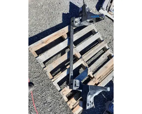 PETERBILT 579 CAB MOUNT,BRACKET