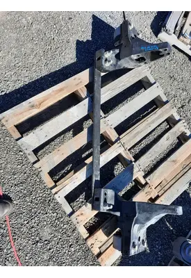 PETERBILT 579 CAB MOUNT,BRACKET