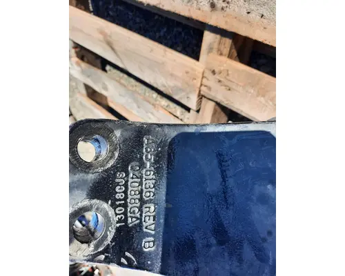 PETERBILT 579 CAB MOUNT,BRACKET