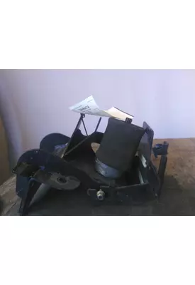 PETERBILT 579 CAB MOUNT,BRACKET