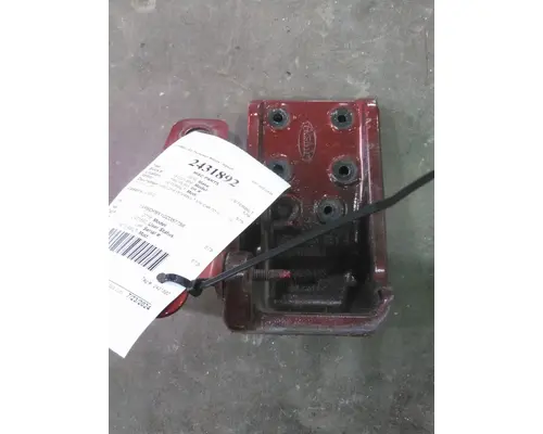 PETERBILT 579 CAB MOUNT,BRACKET