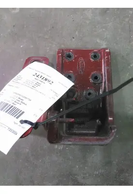 PETERBILT 579 CAB MOUNT,BRACKET