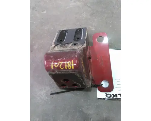PETERBILT 579 CAB MOUNT,BRACKET