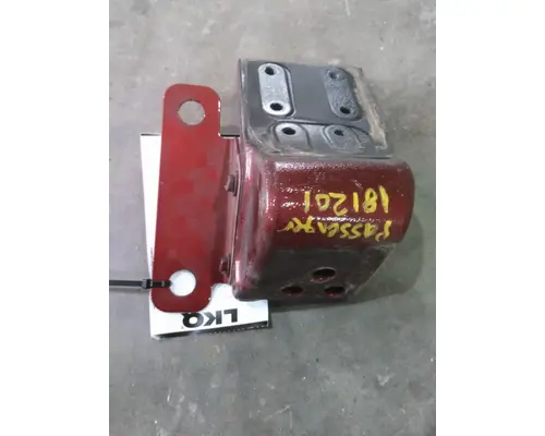 PETERBILT 579 CAB MOUNT,BRACKET