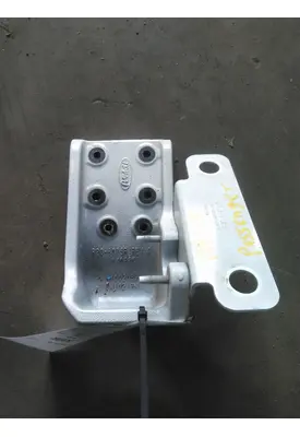 PETERBILT 579 CAB MOUNT,BRACKET