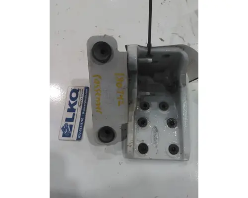 PETERBILT 579 CAB MOUNT,BRACKET