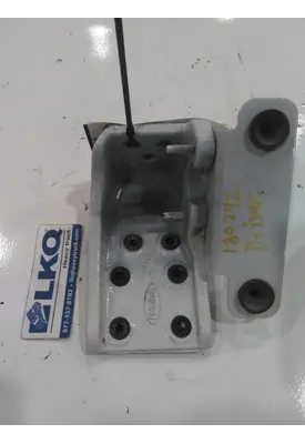 PETERBILT 579 CAB MOUNT,BRACKET