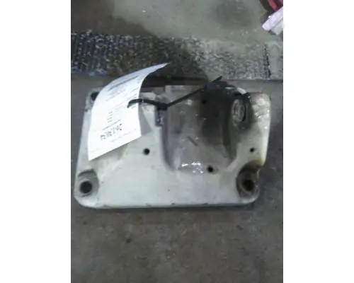 PETERBILT 579 CAB MOUNT,BRACKET