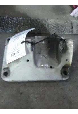 PETERBILT 579 CAB MOUNT,BRACKET