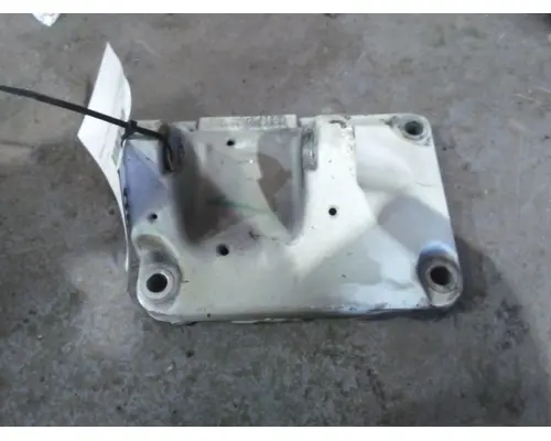 PETERBILT 579 CAB MOUNT,BRACKET