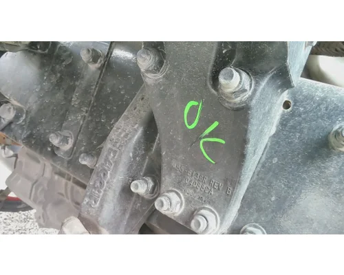 PETERBILT 579 CAB MOUNT,BRACKET