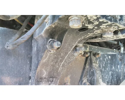 PETERBILT 579 CAB MOUNT,BRACKET