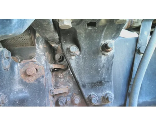 PETERBILT 579 CAB MOUNT,BRACKET