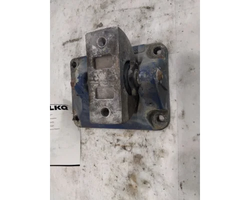 PETERBILT 579 CAB MOUNT,BRACKET