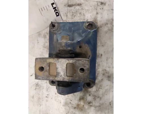 PETERBILT 579 CAB MOUNT,BRACKET