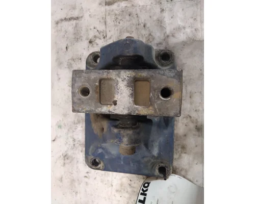 PETERBILT 579 CAB MOUNT,BRACKET