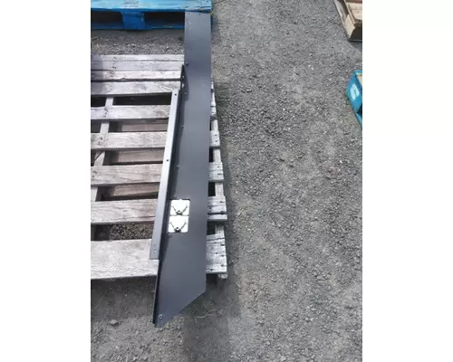 PETERBILT 579 CAB SKIRT FILLER PANEL