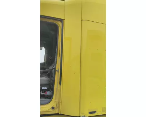 PETERBILT 579 CAB SKIRT FILLER PANEL