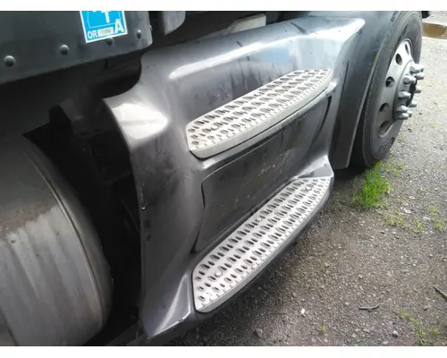 PETERBILT 579 CAB SKIRTSIDE FAIRING