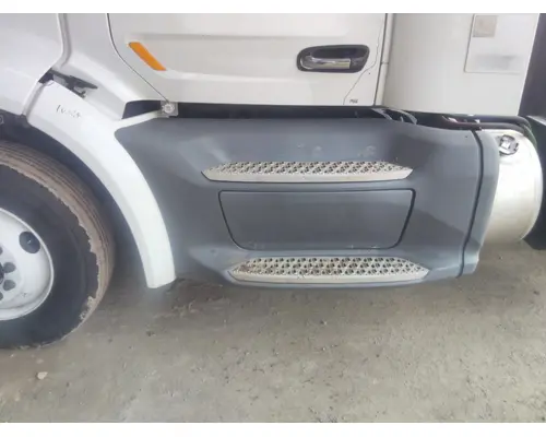 PETERBILT 579 CAB SKIRTSIDE FAIRING