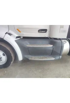 PETERBILT 579 CAB SKIRT/SIDE FAIRING