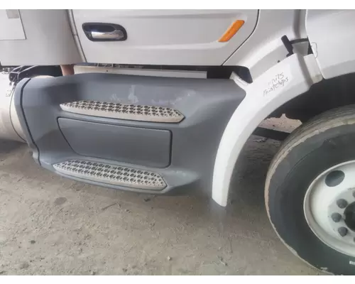 PETERBILT 579 CAB SKIRTSIDE FAIRING