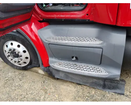 PETERBILT 579 CAB SKIRTSIDE FAIRING