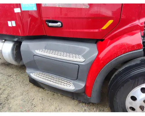 PETERBILT 579 CAB SKIRTSIDE FAIRING