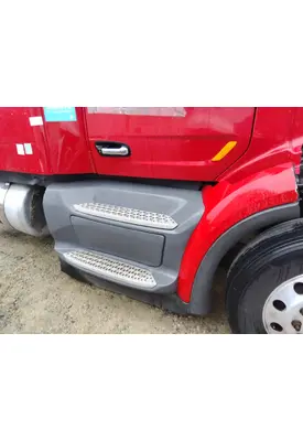 PETERBILT 579 CAB SKIRT/SIDE FAIRING