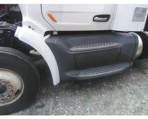 PETERBILT 579 CAB SKIRTSIDE FAIRING