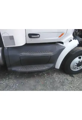 PETERBILT 579 CAB SKIRT/SIDE FAIRING