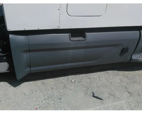 PETERBILT 579 CAB SKIRTSIDE FAIRING